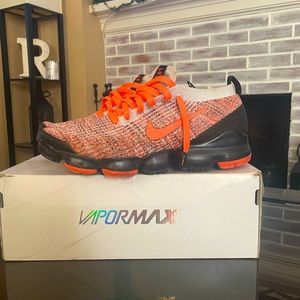 Air VaporMax Flyknit 3 'Hyper
Crimson'